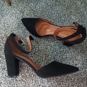 Black Pointed Toe Block Heel